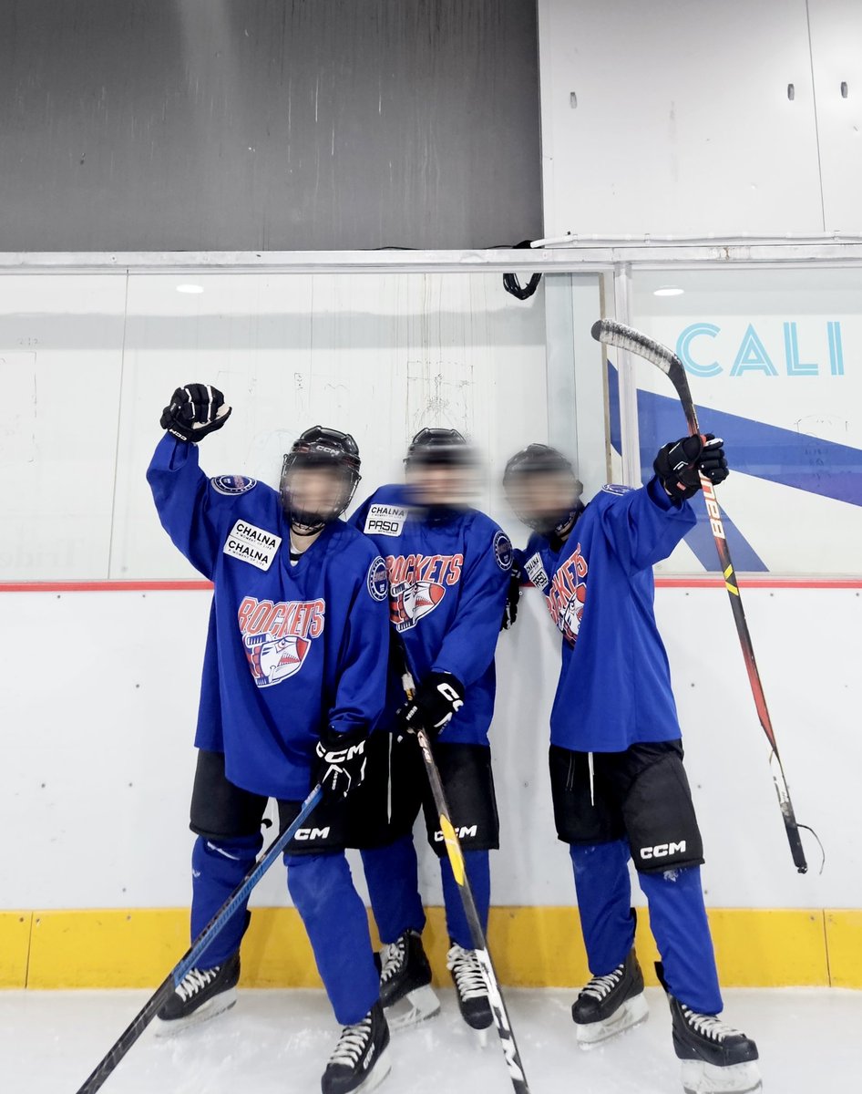 steady_note's tweet image. 한번은 해보고 싶었던 아이스하키!
주로 남자들이 하는 운동인 줄 알았던 무지한 나......

동기)
인스타그램 광고를 보고 여자 아이스하키 원데이 클래스가 있다는 걸 알게 되었다!!!
그때 막 심장이 뛰면서
우리 여자 팀 운동 동호회 회원님들과 겨울 제철 운동으로 경험해보자고 1년을 외쳤는데…