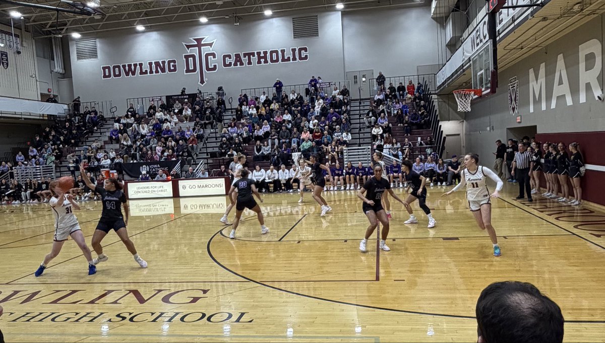 IGHSAU's tweet photo. #𝐏𝐈𝐍𝐊𝐓𝐎𝐔𝐑: #1 Johnston at #3 Dowling Catholic 🏀💗👏

Pink Tour presented by @kwikstar

#PinkTour #IGHSAU #IowaGirl https://t.co/OmWCOPgOOd