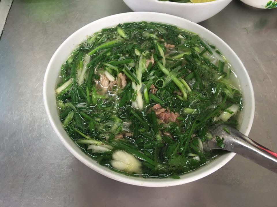 thampt's tweet photo. 🍲Mời cả nhà ăn sáng món phở đặc sản của Hà Nội. Trời lạnh mà có tô “Phở tái nhiều hành” ăn thì là thật tuyệt vời hihi 😋😋😋
Có ai biết tên thương hiệu phở nổi tiếng này ko ạ?😁😁😁
#pho #phothin #phothin13loduc https://t.co/JNIB6XnExd
