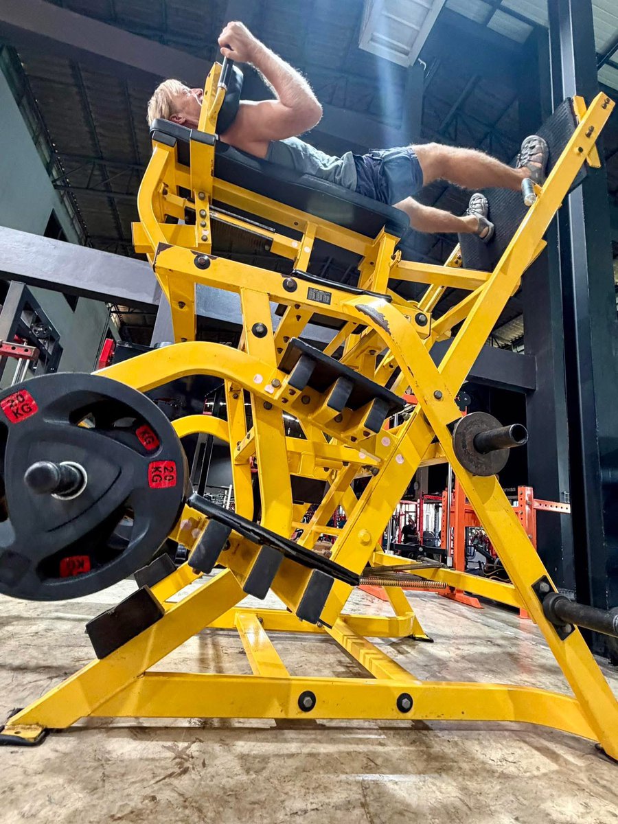 roninman's tweet photo. Crazy 13 foot tall leg machine I tried yesterday!! Feels like you’re gonna fly away. Really good actually https://t.co/vK5dMVhPpK