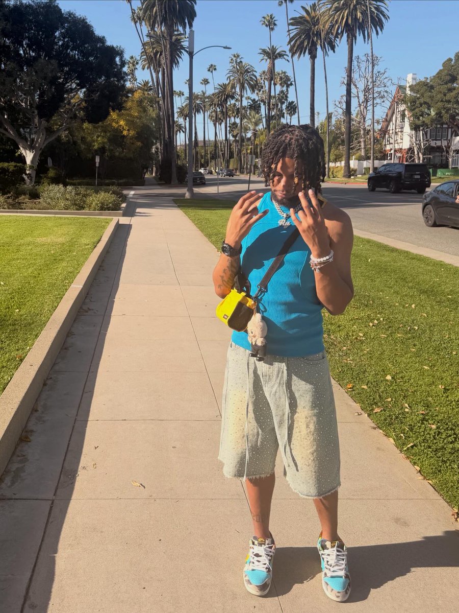 ohhhthatsry's tweet photo. L.A🌴 https://t.co/pBHSIH1GoH