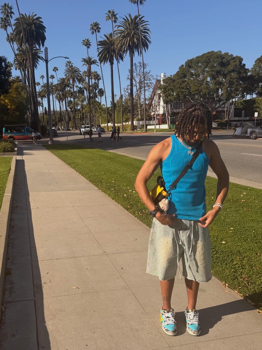 ohhhthatsry's tweet photo. L.A🌴 https://t.co/pBHSIH1GoH