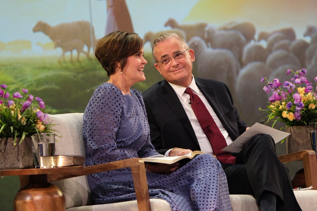 Ch_JesusChrist's tweet image. Finding joy takes practice, work and effort, Elder Patrick Kearon of the Quorum of the Twelve Apostles of The Church of Jesus Christ of Latter-day Saints taught during a Worldwide Devotional for Young Adults on Sunday, February 1, 2026.

“We invite you to make one hour a week a…