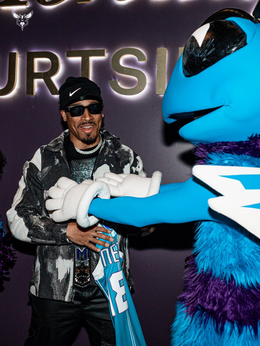 WWE Superstar Carmelo Hayes was in the house for today's game 🩵
@spectrumcenter x @Carmelo_WWE