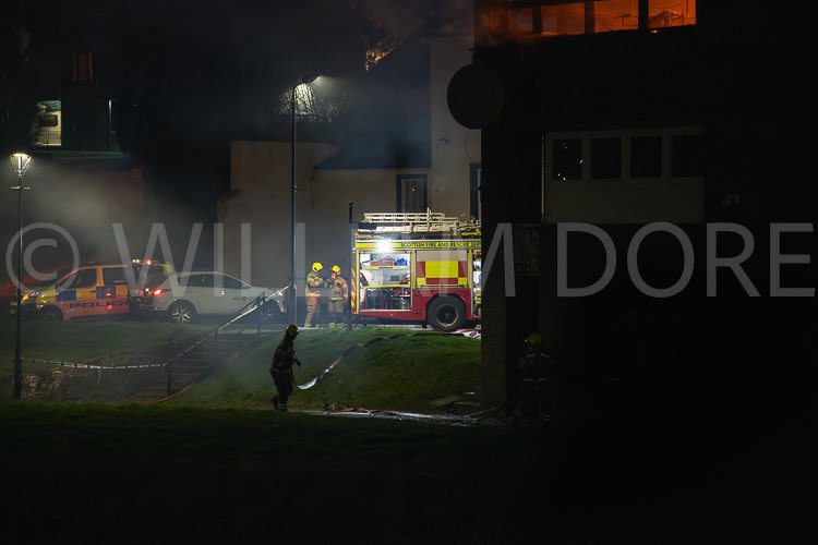 wmdore_images's tweet photo. Photos of large fire in Irvine, Ayrshire at Forum Shopping Centre next to shopping mall.
#irvine #ayrshire #fire #irvinefire #forum https://t.co/jEyGgY4dzQ
