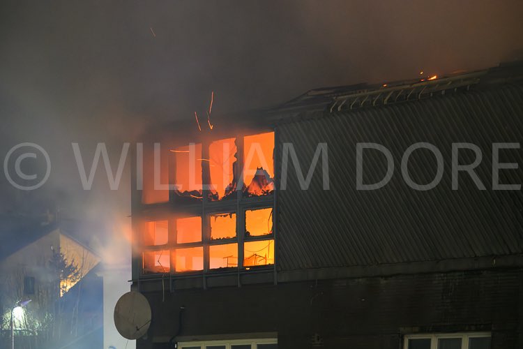 wmdore_images's tweet photo. Photos of large fire in Irvine, Ayrshire at Forum Shopping Centre next to shopping mall.
#irvine #ayrshire #fire #irvinefire #forum https://t.co/jEyGgY4dzQ