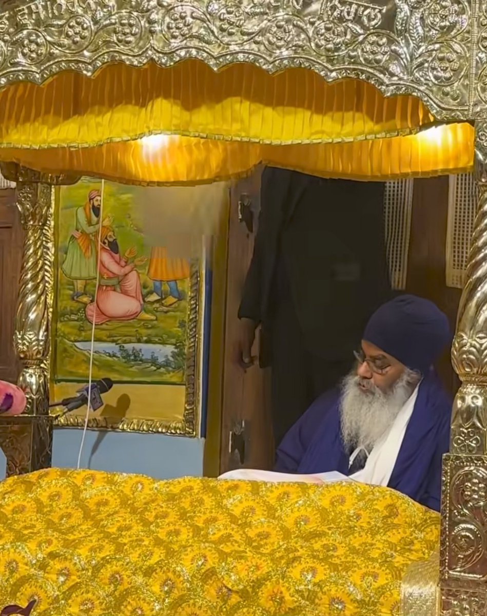 Being_Panjabi's tweet photo. ਰਾਜਾ ਹੀਰਾ ਸਿੰਘ ਜੀ ਦੀ ਛੇਵੀ ਪੀੜੀ ਦੇ ਵੰਸ਼ ਅਤੇ ਰਾਜਾ ਰਿਪੁਦਮਨ ਦੇ ਪੜਪੋਤੇ ''���ਭਿਉਦੇਪ੍ਰਤਾਪ ਸਿੰਘ ਨਾਭਾ''

124 ਸਾਲ ਪਹਿਲਾਂ ਦੇ ਇਤਿਹਾਸ ਨੂੰ ਮੁੜ ਦੁਹਰਾਇਆ ਗਿਆ। ਨਾਭਾ ਰਿਆਸਤ ਦੇ ਕੁੰਵਰ ਅਭੀਊਦੇਪ੍ਰਤਾਪ ਸਿੰਘ ਨੂੰ ਪੰਜਾਬ ਵਾਪਸੀ ਤੇ ਦਸਤਾਰਬੰਦੀ ਤੇ ਮੁਬਾਰਕਬਾਦ 🙏

#ਖਾਲਸਾ_ਰਾਜ ⛳ https://t.co/fEn2r0Z2kL