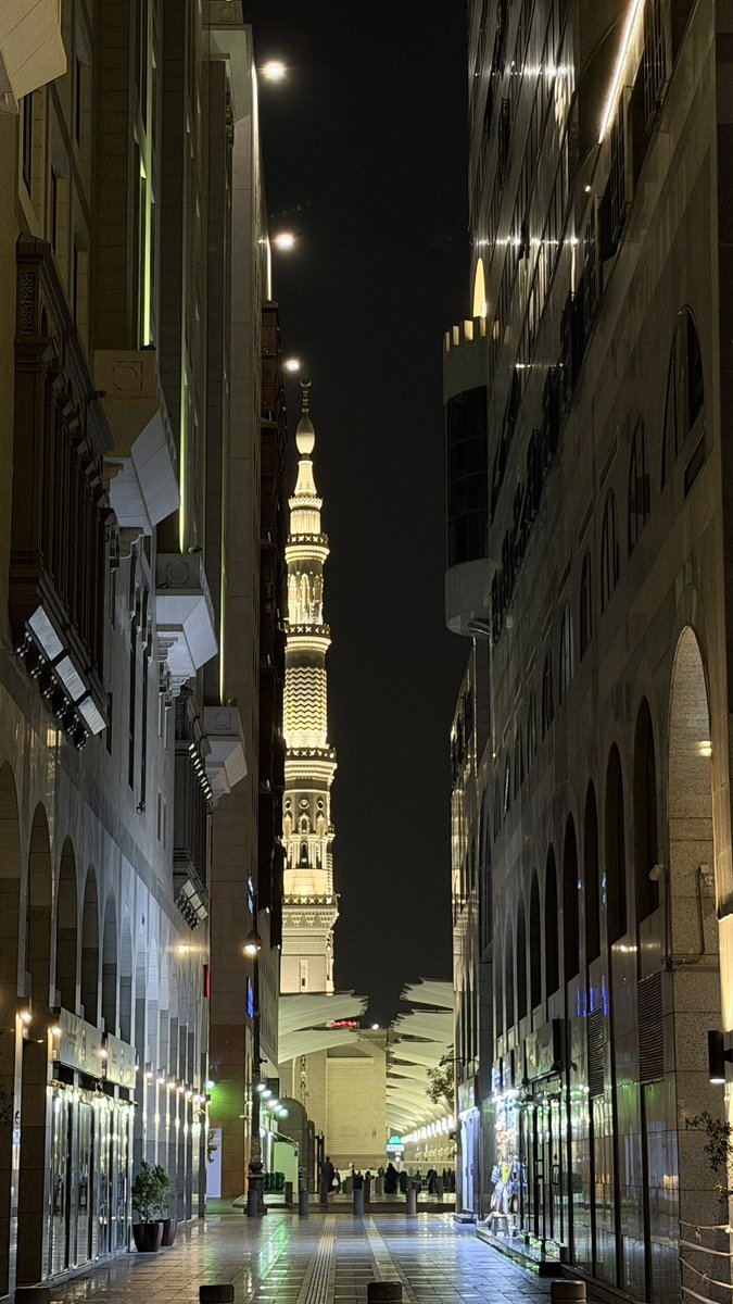 bir sokak düşünün sonu efendimize çıkıyor