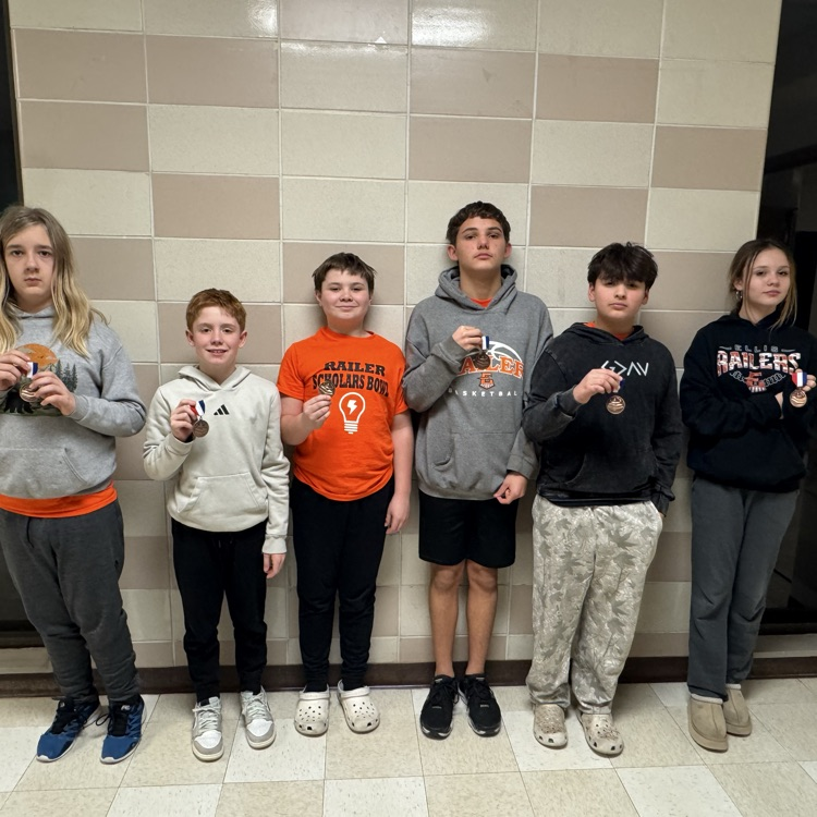 Congratulations to the 7th Grade Scholars Bowl Team, going 7-2, taking 3rd at the Smith Center Meet today! They tied for first, but lost in the tie breaker. Way to go, Railers!