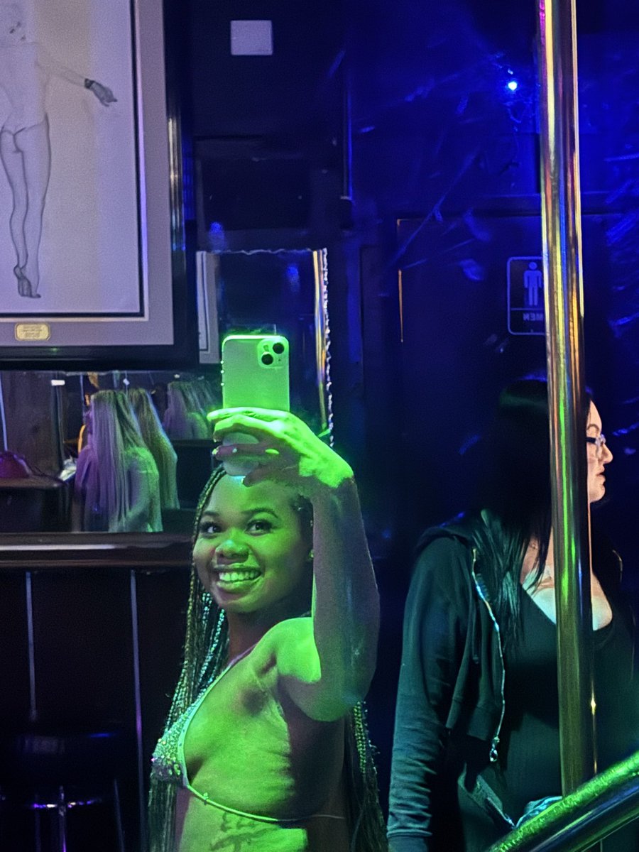 XOSTARRNIGHTS tweet media