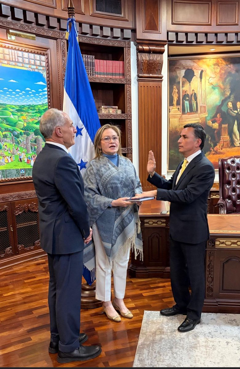 🔴El abogado Enrique Rodríguez Burchard fue nombrado oficialmente secretario de Defensa.