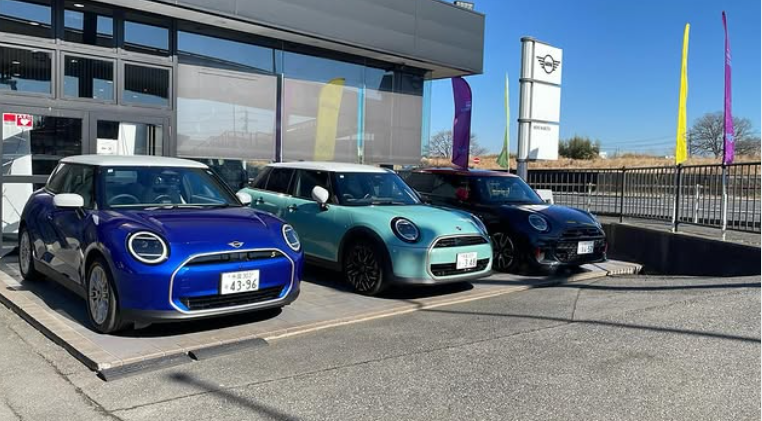 GlanzMini's tweet image. 【#MINI成田】
展示車・試乗車 様々なグレード取り揃えております.ᐟ.ᐟ

#electricminicooper
#ブレイジングブルー

#minicooper5door
#オーシャンウェーブグリーン

#johncooperworks
#レジェンドグレー

皆様のご来店、お待ちしております。

#MINI好き
#miniのある暮らし
#minilife
#電気自動車