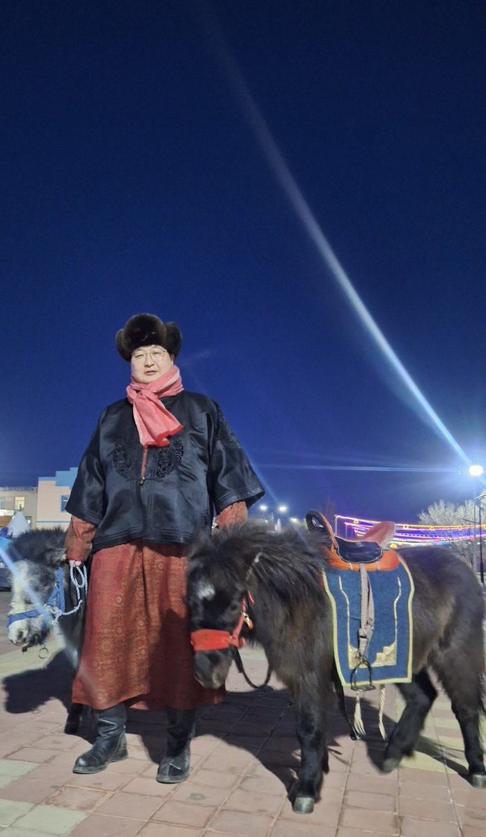 MunkhchuluunS's tweet image. Адуу минь зүсээрээ сайхан байнаа
Адуучин би жаргаж явнаа