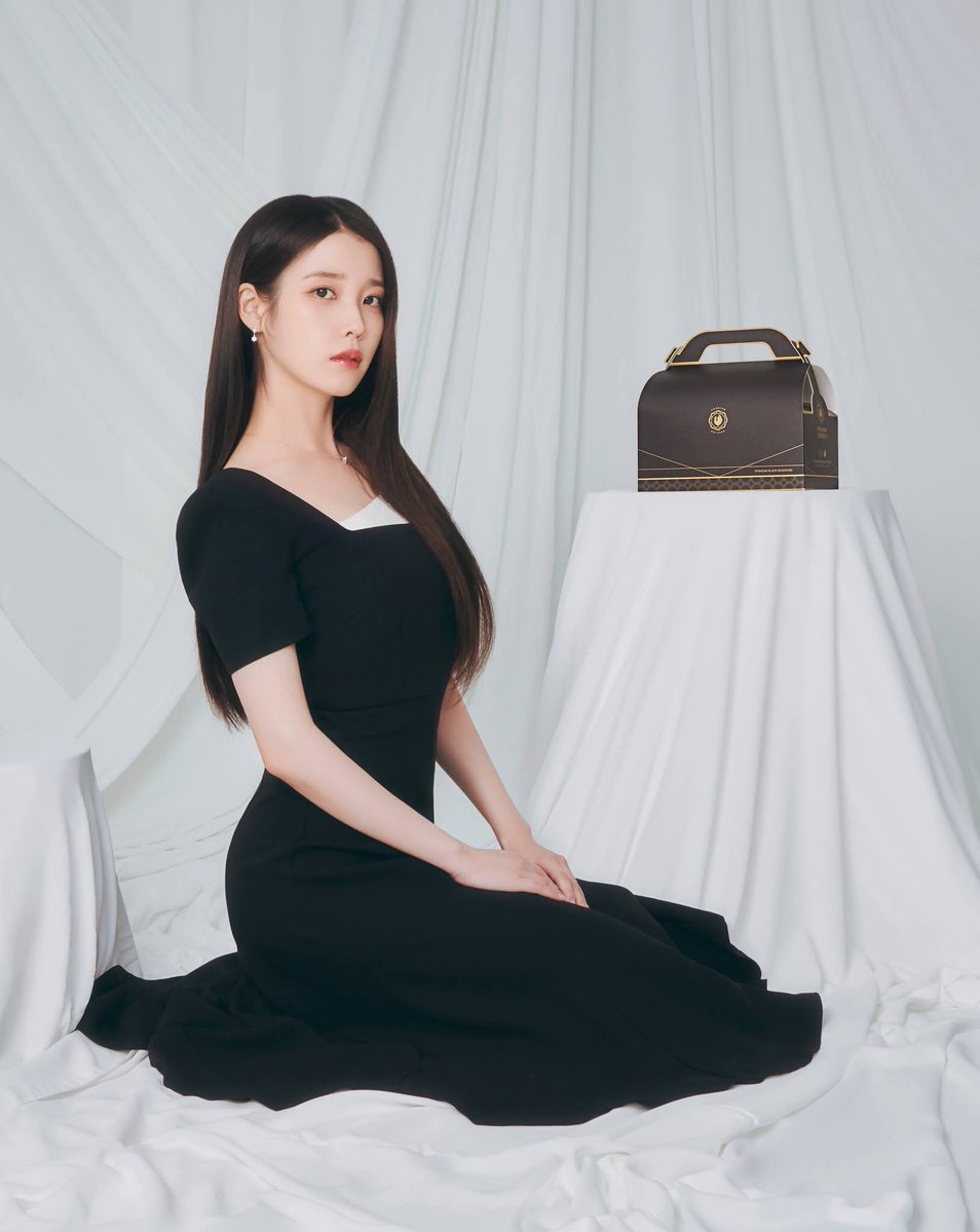 filipe910910's tweet image. IU is the most preferred advertising model.

IU (9.1%) ranked first as the most preferred advertising model by consumers, followed by Kim Yuna (8.5%), Yoo Jae-suk (5.5%), Park Bo-gum (4.5%), and Son Heung-min (2.7%).
n.news.naver.com/article/001/00…