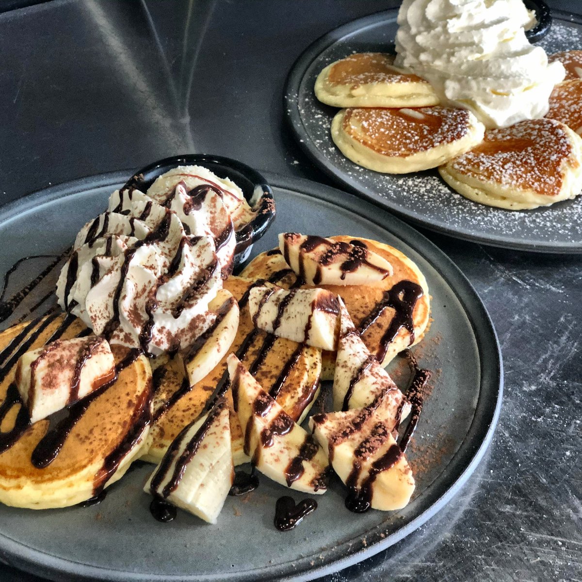 PancakeWorks's tweet image. おはようございます☀節分奈良です。恵方巻きの日ですね！今年は南南東らしいです。微調整が難しそうな恵方ですね😳
ではお昼間はパンケーキでよろしくお願いします😋
明日明後日定休日です🫥

★２月定休日→毎週水曜日、木曜日
★ラストオーダー→15:30