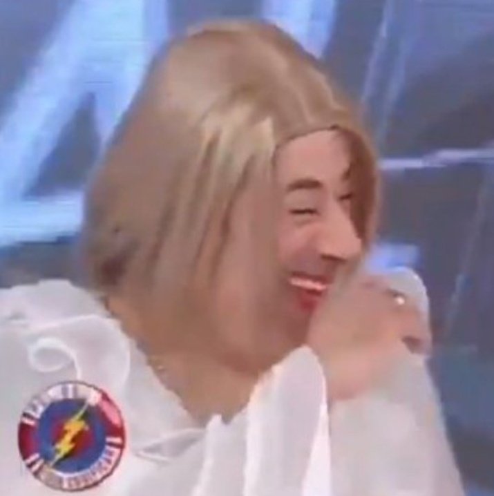 #MasterChefCelebrity el Turco le dijo a Andy que con esa peluca se parecía a Moni Argento. ES IGUAL
