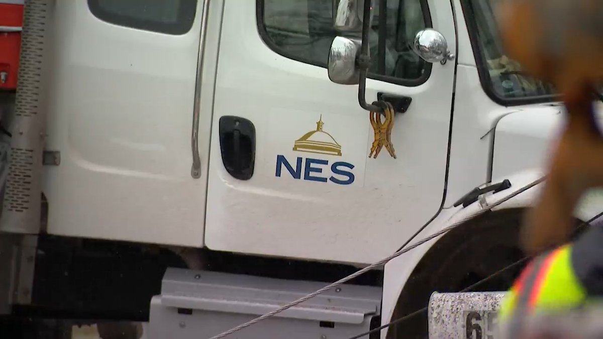 FOXNashville's tweet image. MAYOR'S RESPONSE: Scrutiny continues over NES after the winter storm, but who is responsible for the oversight of #NES? Read the story here to find out: bit.ly/4qWJBNa