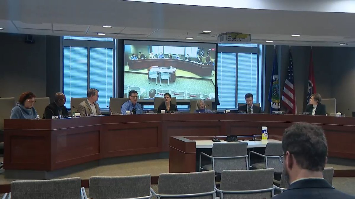 FOXNashville's tweet image. MAYOR'S RESPONSE: Scrutiny continues over NES after the winter storm, but who is responsible for the oversight of #NES? Read the story here to find out: bit.ly/4qWJBNa