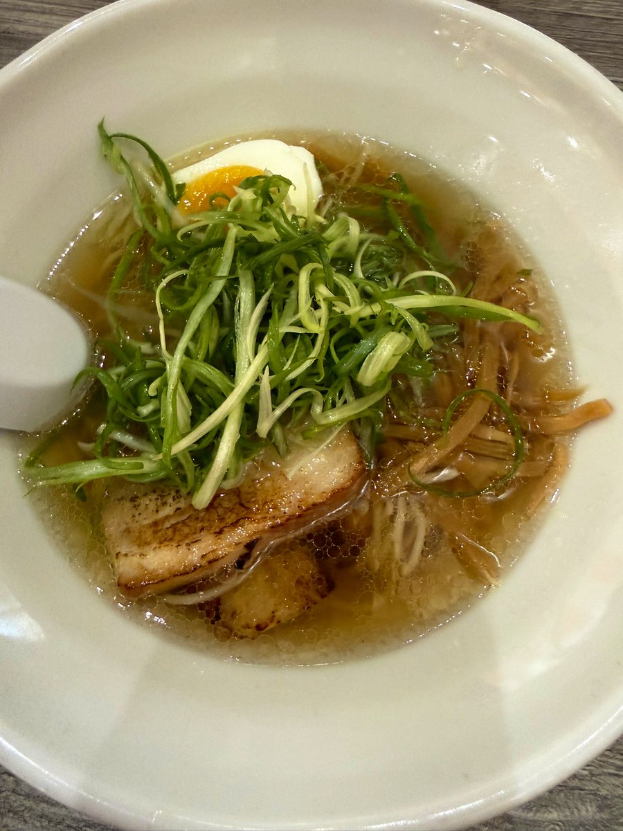 eatinglasvegas's tweet photo. Restaurant No. 33: light, bright, spicy #shoyu (🐓stock based) ramen 🍜 (with soft, springy, house-made noodles) at #HASHI.🥣🎌
#SpringMountainRoad #Chinatown #LasVegas 
@EatTalkRepeat https://t.co/SZnq0mUNdE