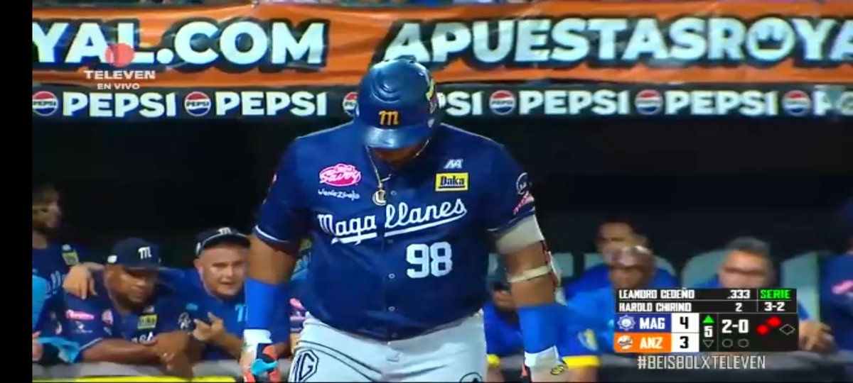 FloresMasci's tweet photo. #BEISBOLXTELEVEN  vacilando el juego en caracas .. apoyando al Magallanes ... ⚓⚓⚓⚓⚓✨✨✨✨✨ https://t.co/UIiGBeQhz5