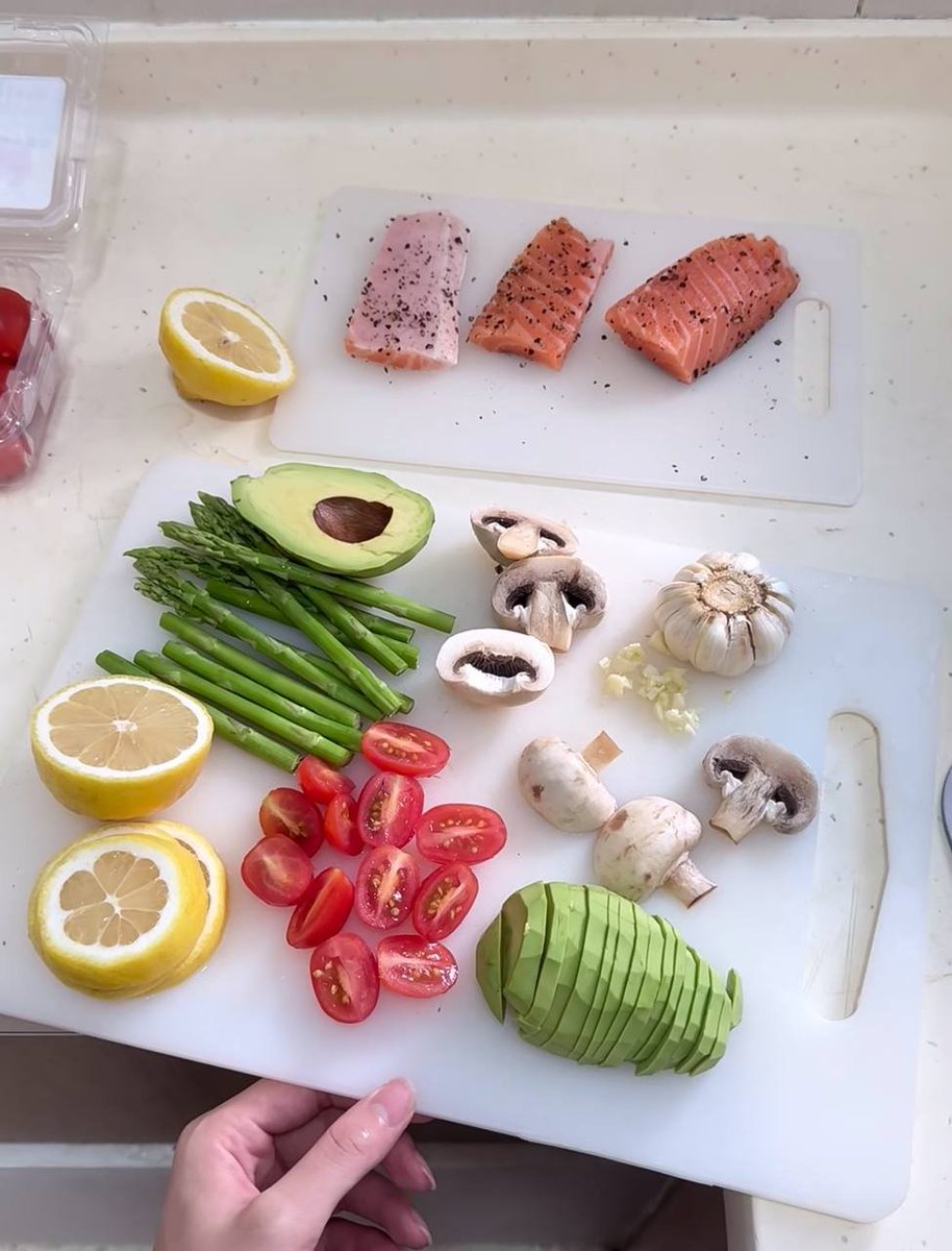milly4lrech's tweet photo. Little chef is cooking haha 
#cooking #dinner https://t.co/tI09sKi5NU