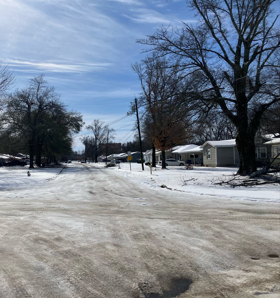 JEFFLEFFLER's tweet photo. Our Cleveland, MS, house post winter storm Fern https://t.co/kmET4yoYyA