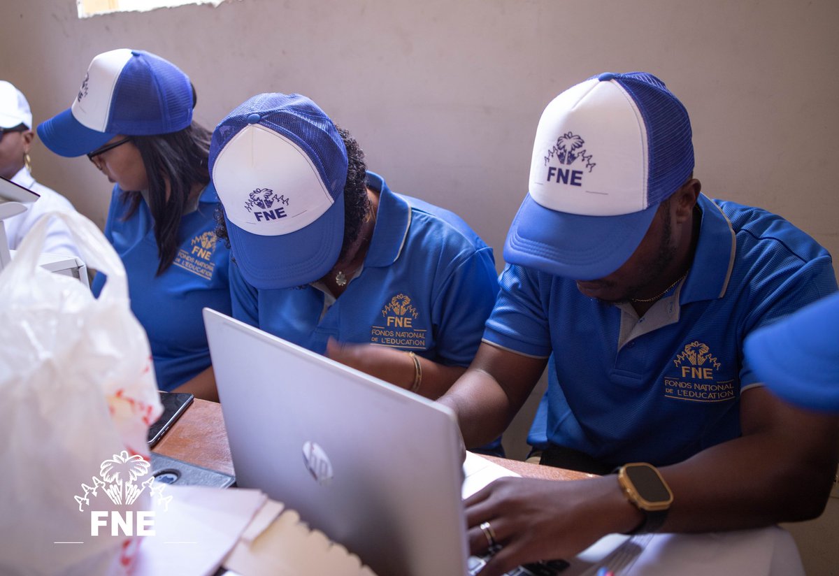 lescayespost's tweet photo. 🚨 Subvention scolaire 2025-2026 : le @FNEHaiti annonce avoir remis, le samedi 31 janvier 2026, un premier lot de 271 chèques aux parents. Selon l'institution, environ 7000 demandes ont été produites dans le cadre de cette initiative. Les chèques ont été émis à l’ordre des institutions scolaires, pour garantir une totale transparence dans le processus, a précisé le Fonds National de l'Éducation qui promet une gestion saine et efficace des fonds destinés aux subventions scolaires, dans l’intérêt des parents et de leurs enfants. #CayesPost