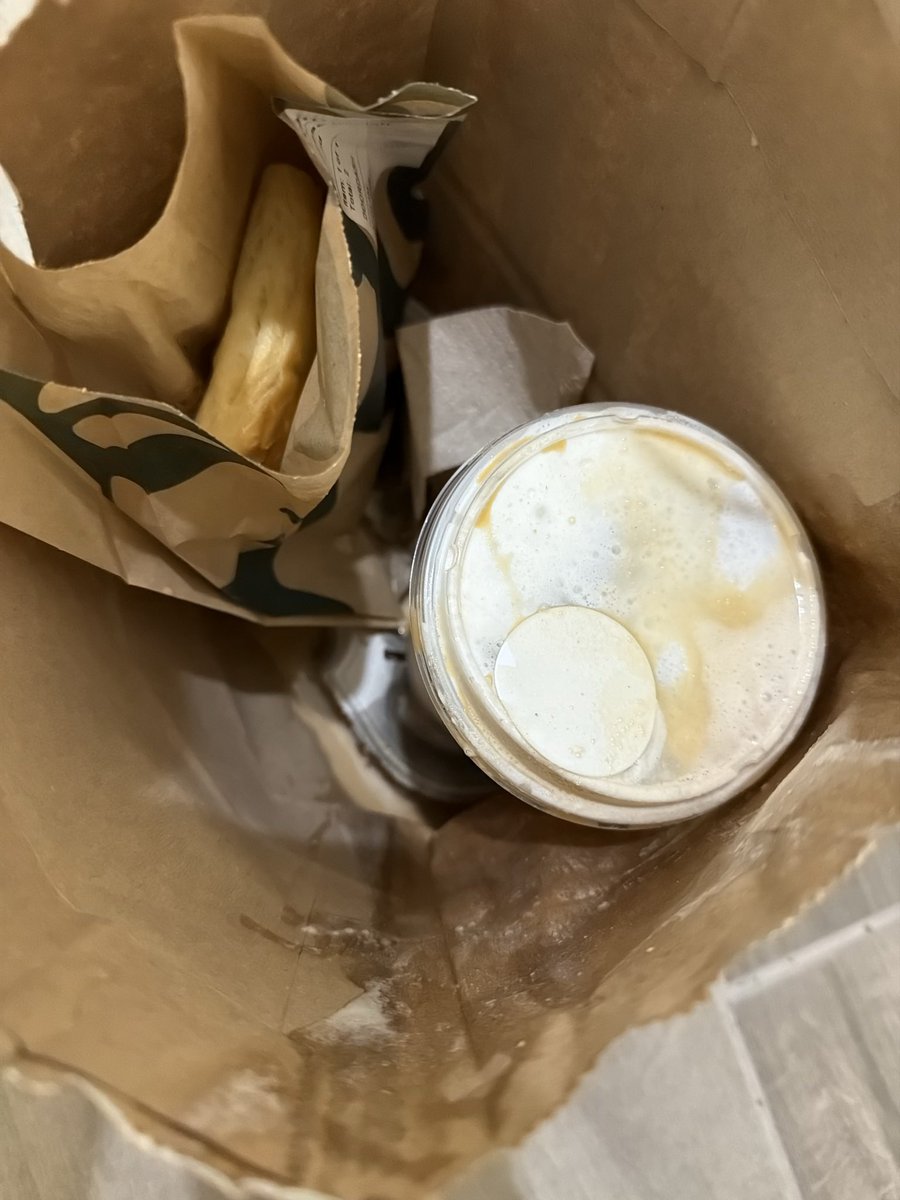 mattrichards501's tweet photo. @DoorDash_Help Hey DoorDash! Here is my recent order that I got earlier today, I also have a ring video of this dripping all over my driveway. Your team only offered me a $5 DoorDash credit on a $25 order. Can you please look into this https://t.co/ZPelqaVla7