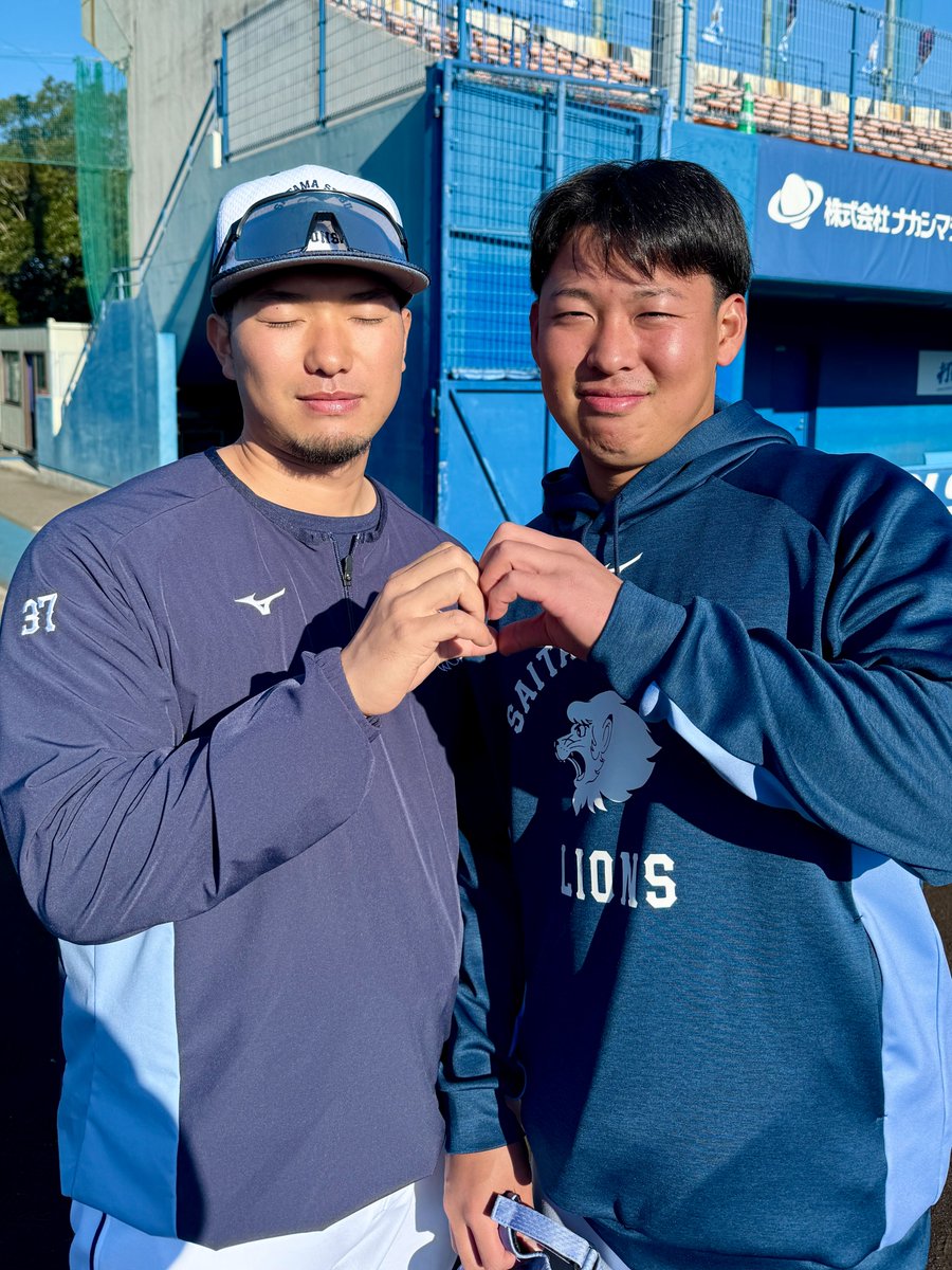 柘植世那 選手と #山田陽翔 投手のツーショットをお届け。 二人で