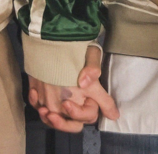 Kvdarlings's tweet photo. 😭 SO POSSESIVE https://t.co/pt6wghkvaj