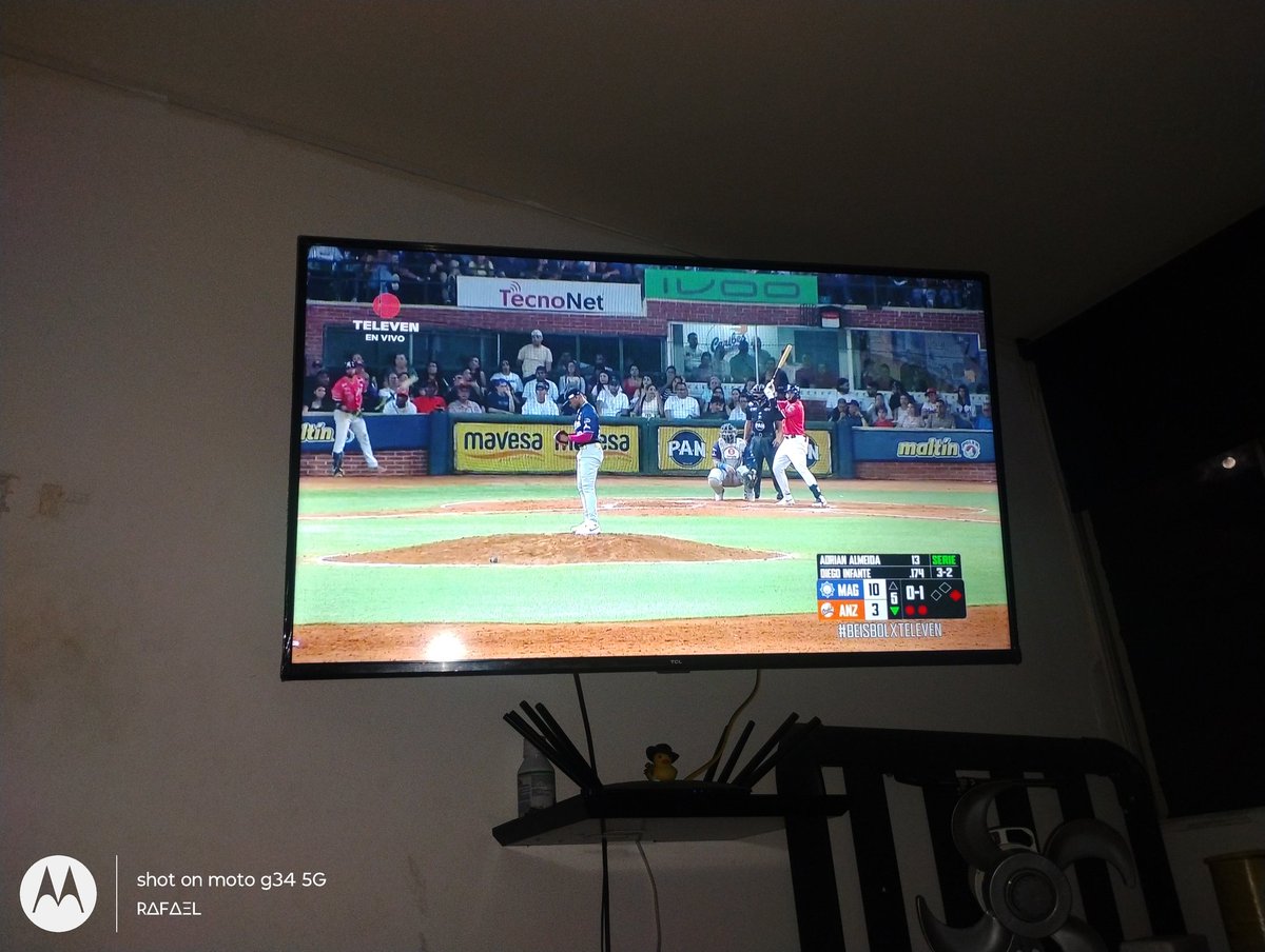 ExXxTrEmErA's tweet photo. Viendo el juego desde Medellín apoyando siempre la vane turca #BEISBOLXTELEVEN https://t.co/JNO5OBqvNh