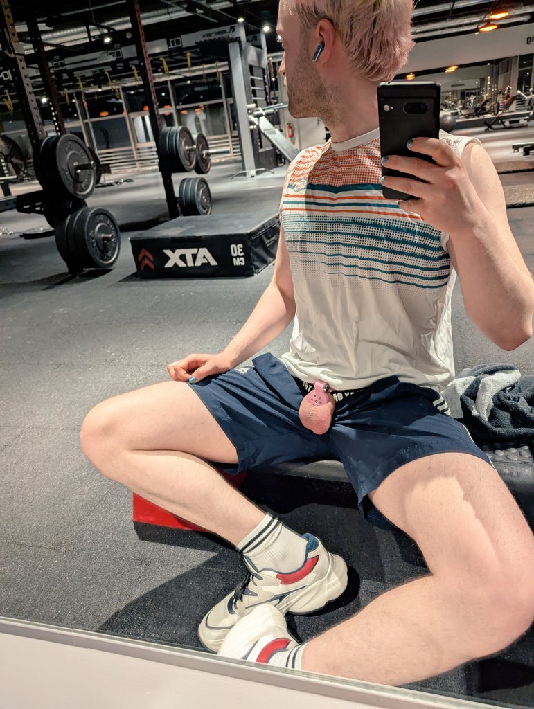 locked_berlin's tweet photo. Has anyone seen something pink and tiny at the gym? 

#gaychastity #teamlocked #gayexposed #chastity #cagedsub #lockedsub https://t.co/pAkPUAPi0l