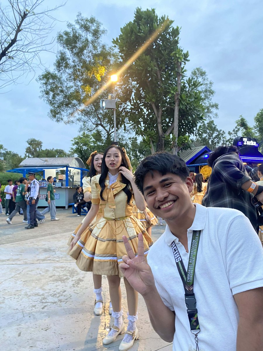 Zaia_Clariza's tweet image. Medyo mataas pala yung bakod HAHAHAHSHS eme.
Sulit yung 2,400 naming tatlo pumaldo eh (3/3)

#MNL48