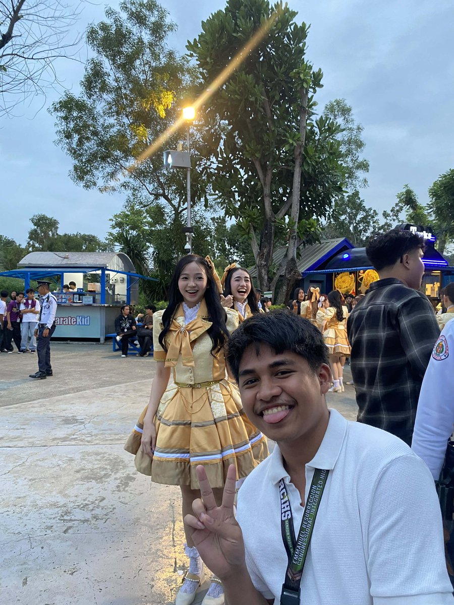 Zaia_Clariza's tweet image. Medyo mataas pala yung bakod HAHAHAHSHS eme.
Sulit yung 2,400 naming tatlo pumaldo eh (3/3)

#MNL48