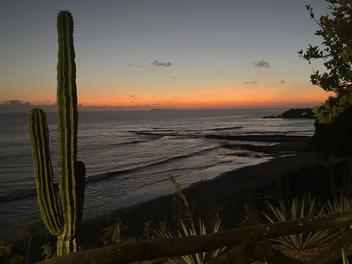 LuviDaily201's tweet photo. Gorgeous pictures of the sunset while at vacation in Mexico 🥹

#peopleinpalladium #photograthy #mexico #sunset https://t.co/PC4D9WhokZ