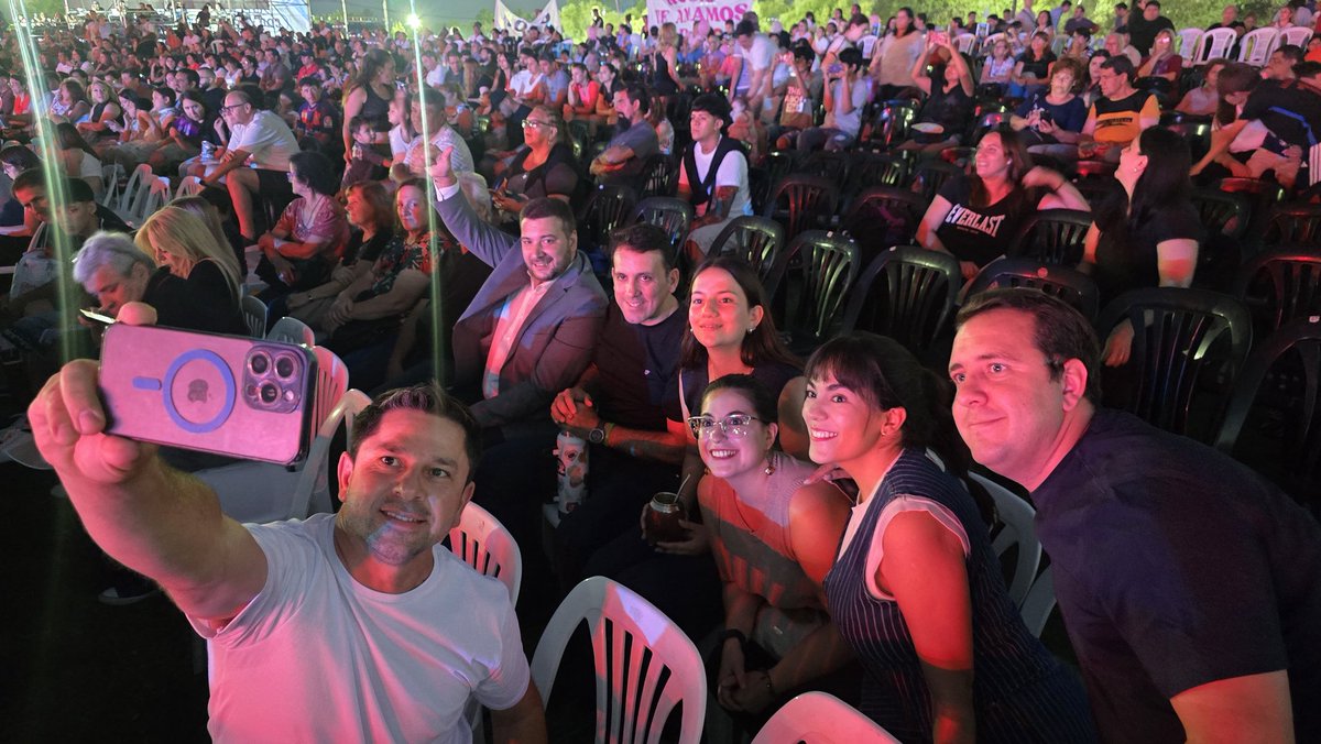 Vivimos la Vendimia de mi queridísimo Maipú junto a vecinos, concejales y candidatos, con el ministro de Educación, Cultura, Infancias y DGE, <a href="/TadeoGZ/">Tadeo Garcia Zalazar</a>. 🍇