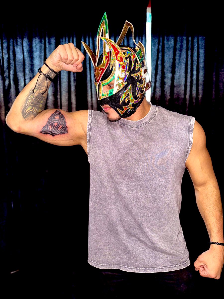 Laredokidpro1's tweet photo. “I carry my father’s strength with me.
My body fights, my mind endures, but my spirit comes from him.”

This triquetra represents:
• me
• my father
• the eternal bond between us

Nothing breaks. Nothing is lost.
He is always with me.

#NothingCanStopUs #Buyazze #Garlo #oscuridad #IMissYou