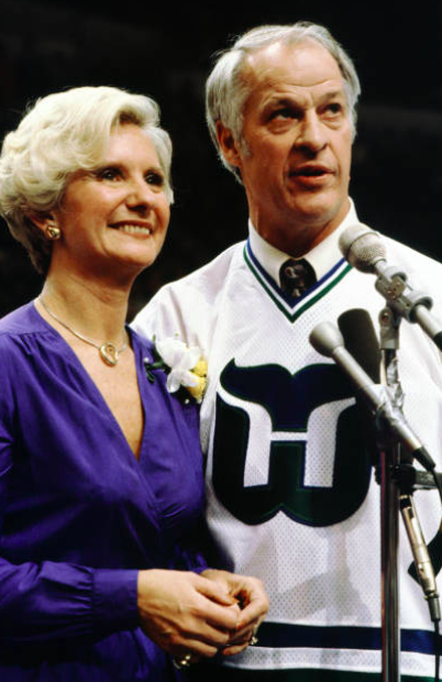 On this day in 1981, the Whalers retired Gordie Howe's No. 9 in a pre-game ceremony #Hockey365