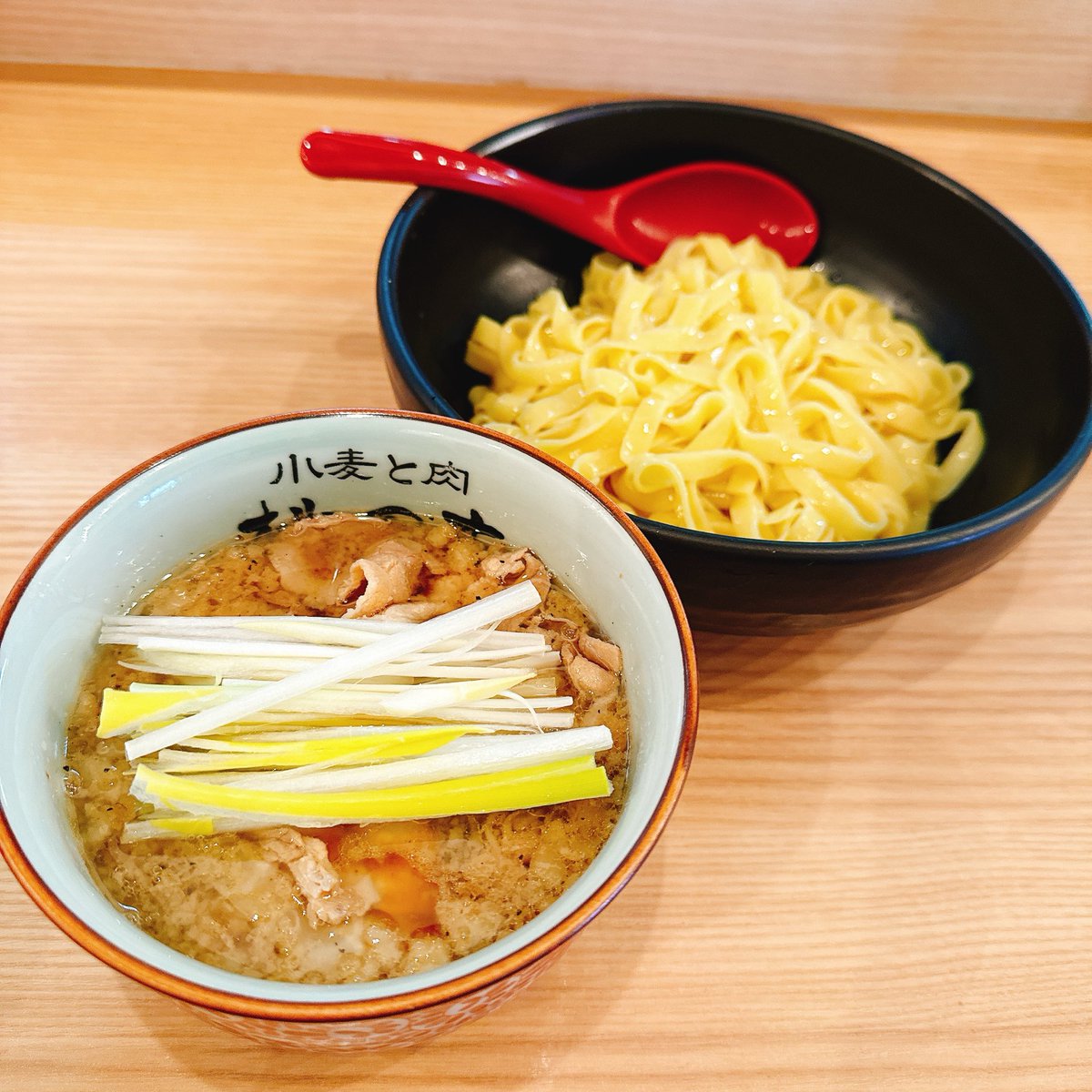 麺の量選べます🥰 
お腹と相談してスタッフにお声がけ下さい✨️
今日も11時から16時まで🍑お待ちしてます！ #我武者羅  #つけ麺  #menu  #新宿御苑