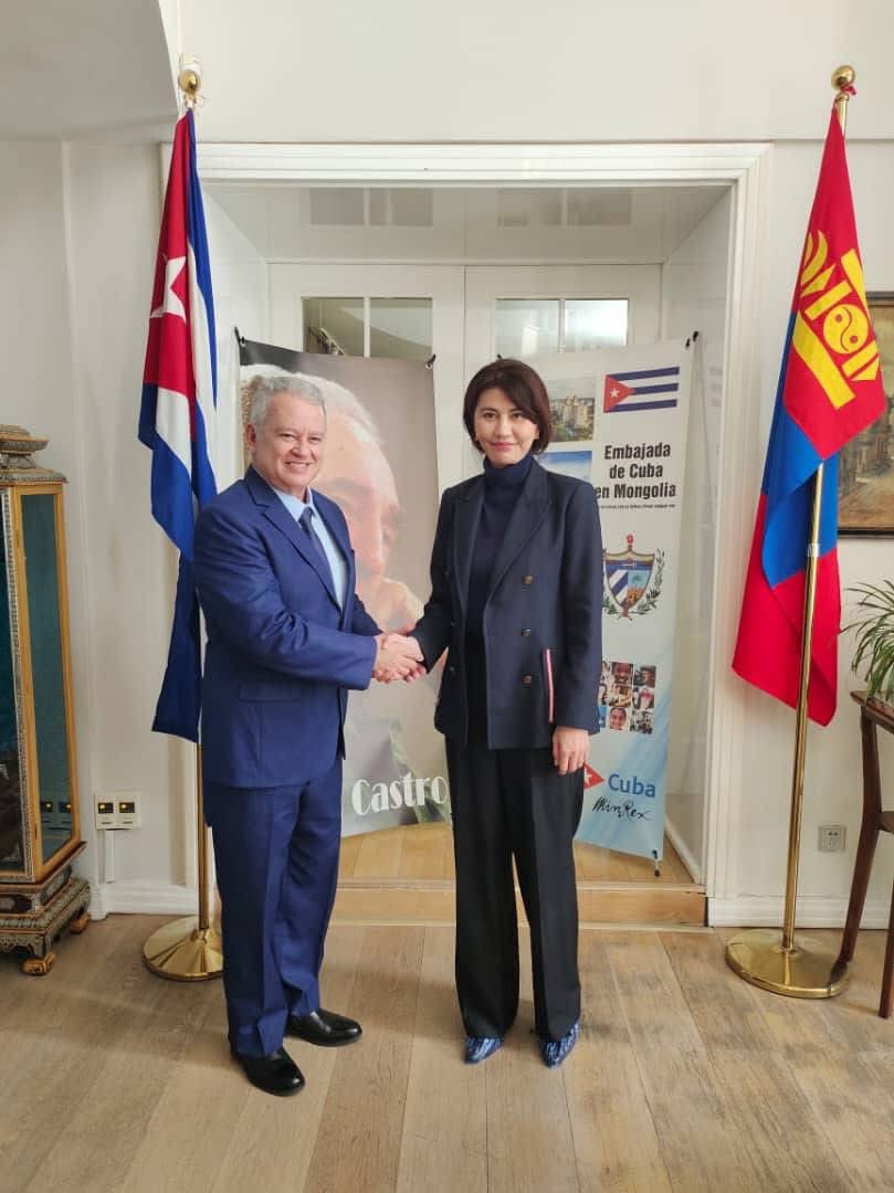 siempreconcuba's tweet image. La Federación de Mujeres de #Mongolia expresa su solidaridad con el pueblo cubano ante la escalada de agresiones de #EEUU. En un encuentro con el embajador cubano, reafirmaron los lazos históricos y acordaron promover cooperación en igualdad de género y salud

#CubaNoEstáSola