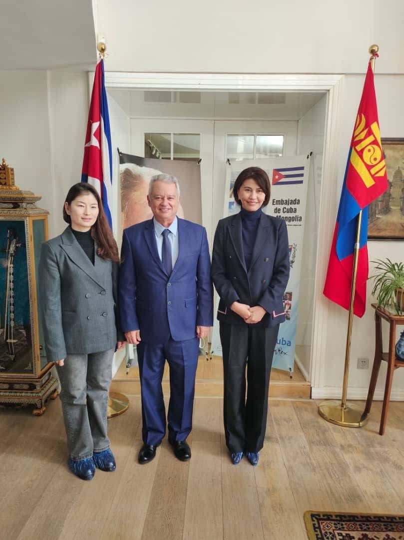 siempreconcuba's tweet image. La Federación de Mujeres de #Mongolia expresa su solidaridad con el pueblo cubano ante la escalada de agresiones de #EEUU. En un encuentro con el embajador cubano, reafirmaron los lazos históricos y acordaron promover cooperación en igualdad de género y salud

#CubaNoEstáSola