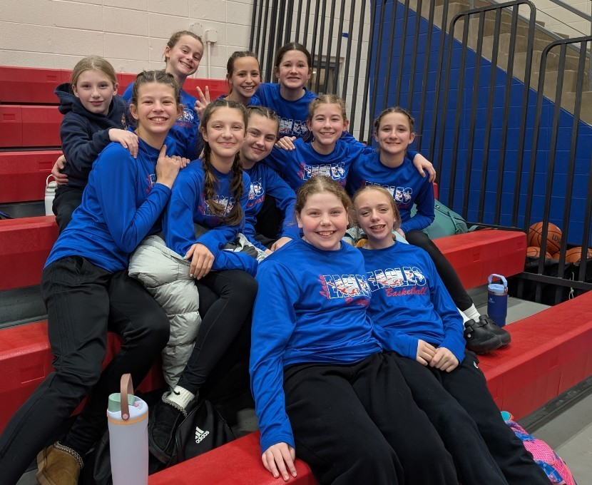 sputnameagles's tweet photo. 8th and 7th grade with big wins over Owen Valley. 8th grade is 3-0 on the year! 

#goeagles🦅 https://t.co/dBa7pXXtwQ