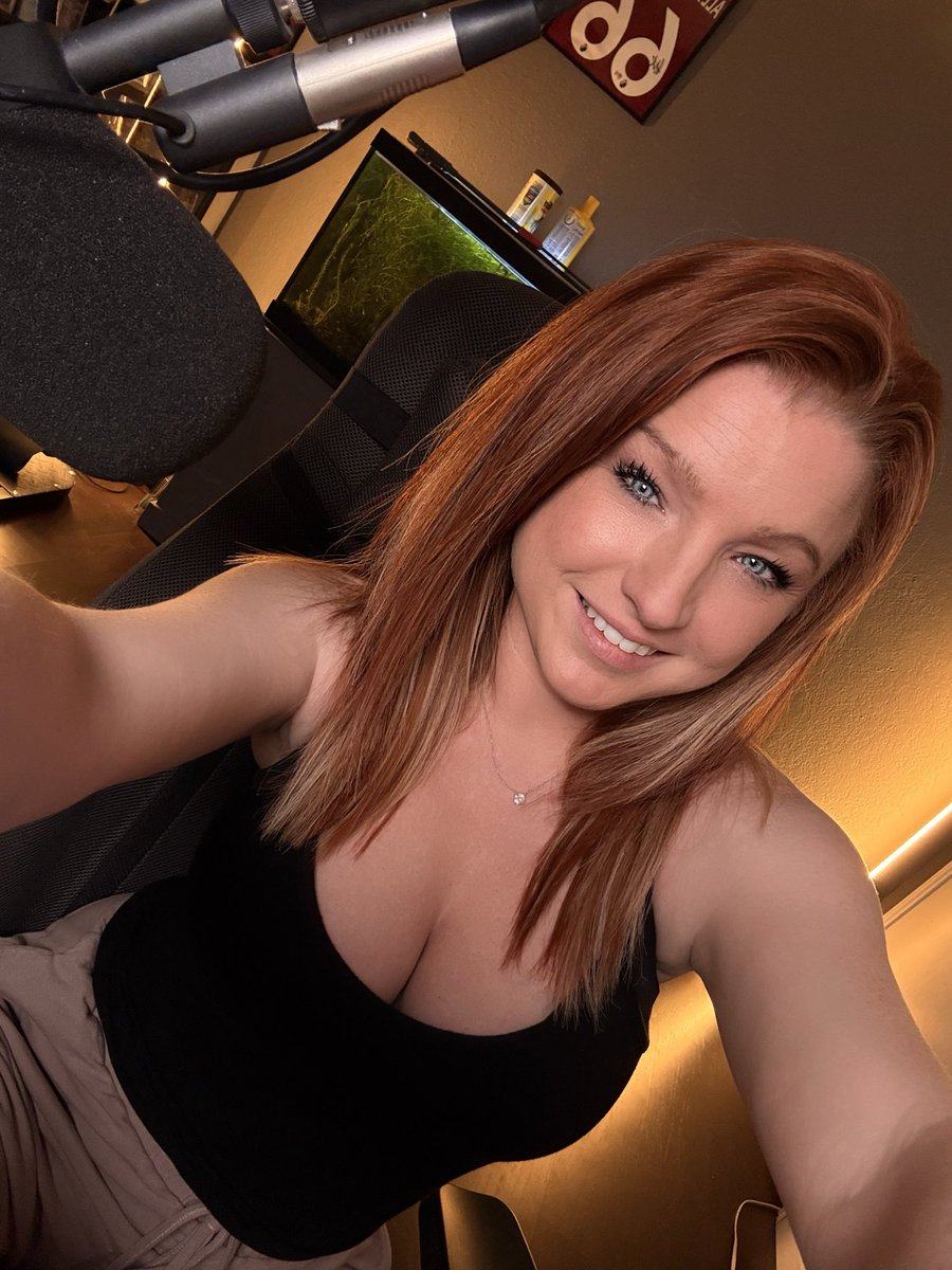 Yo!

Live! Twitch.tv/rayrachel