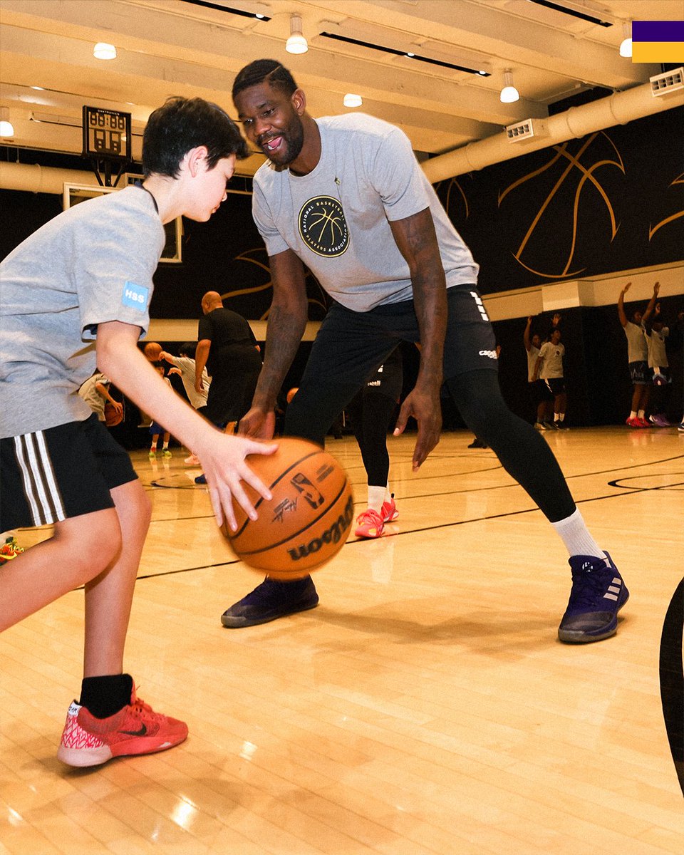 Deandre Ayton and @TheNBPA hosted a special basketball clinic for kids while we're in NYC 🤗