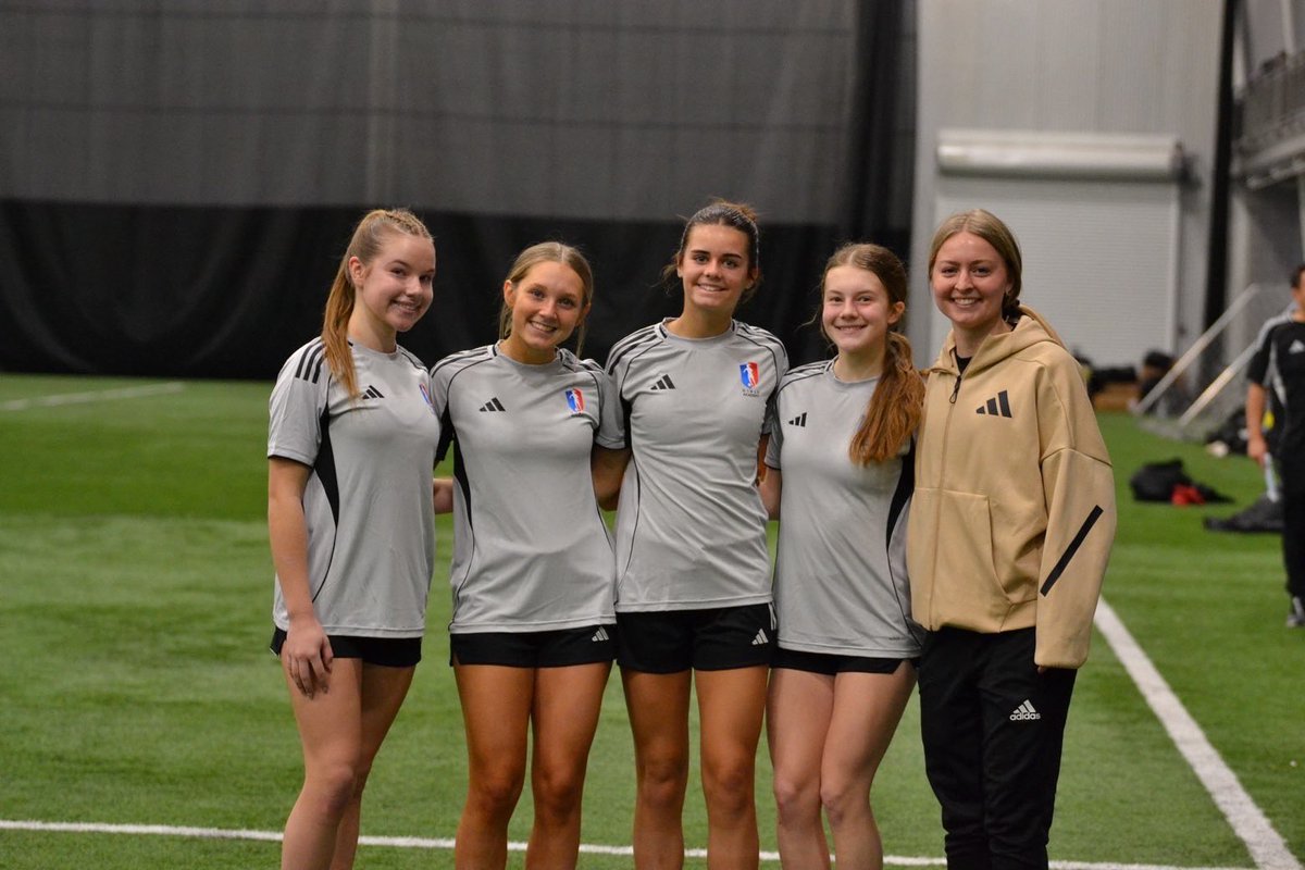 ellie larmie tweet media