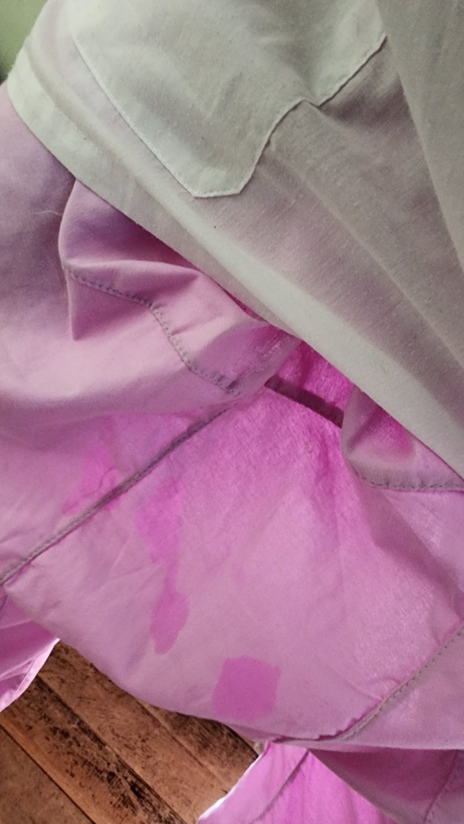 ขึ้นคร่อม กอดทาสที่ถูกห่อผ้ามัดเป็นหมอนข้าง เอาควยบดควย เด้าจนน้ำตัวเองแตก.. ครางให้ทาสเงี่ยน เพราะทาสยังไม่เสร็จ ปล่อยมันไว้ในห่อแบบนั้น พอใจแล้วจะมารีดน้ำให้ต่อ