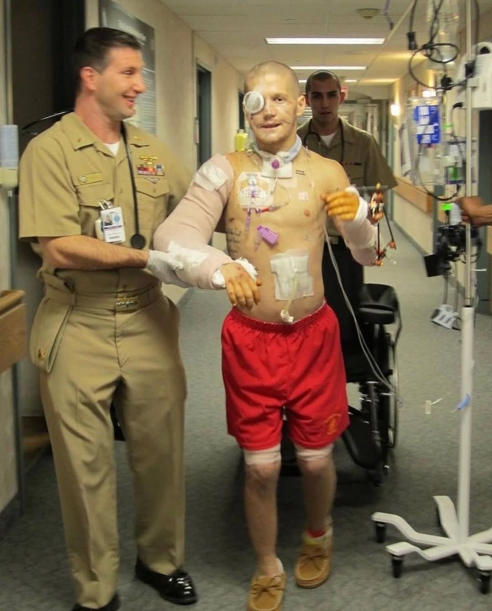 culturejpg's tweet image. Kyle Carpenter received the Medal of Honor from Barack Obama for his bravery while serving in Afghanistan

He intentionally covered an enemy grenade with his body to protect a fellow Marine during an attack