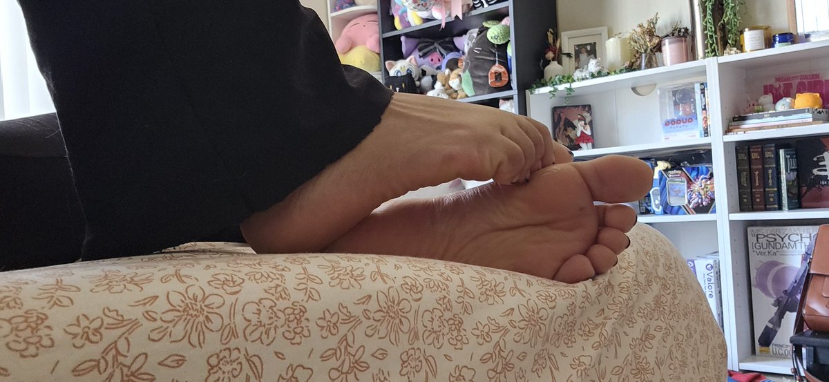 OhPrincesaFeet's tweet photo. happy Monday ~
●
●
Soles • wide feet • latina • pretty feet • feet fetish • feet worship • FFC • wrinkled soles • meaty soles https://t.co/05Pszn6QRo
