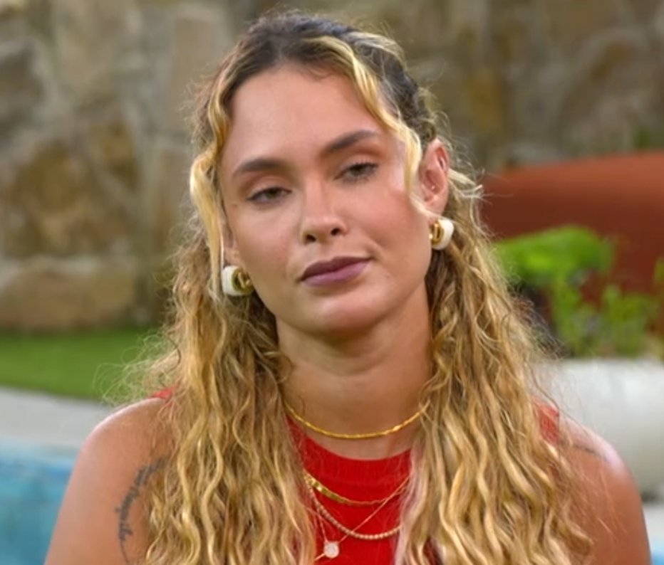 SeriesBrasil's tweet image. Ana Paula sobre Sarah: "Tá tentando limpar a imagem do primeiro [BBB 21]". #BBB26