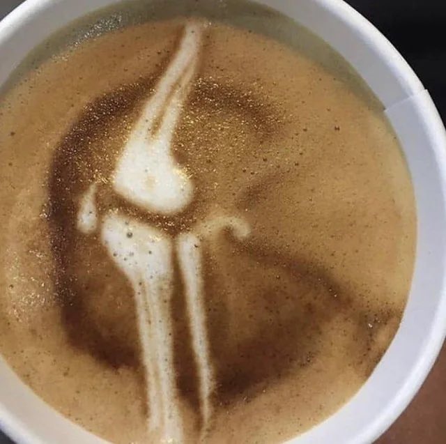 - ¿Cómo quiere la leche? ¿Caliente o fría?
- Tibia, por favor…